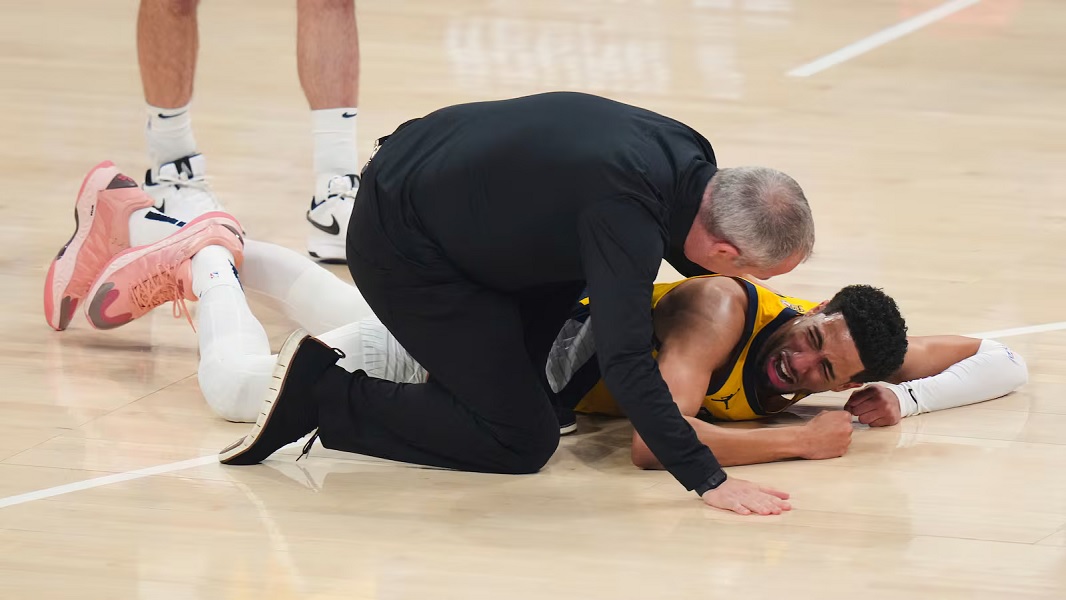Tyrese Haliburton in pain