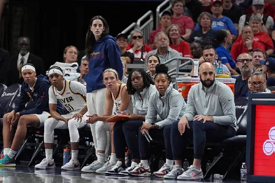 cait courtside