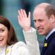 kate waving wt hus